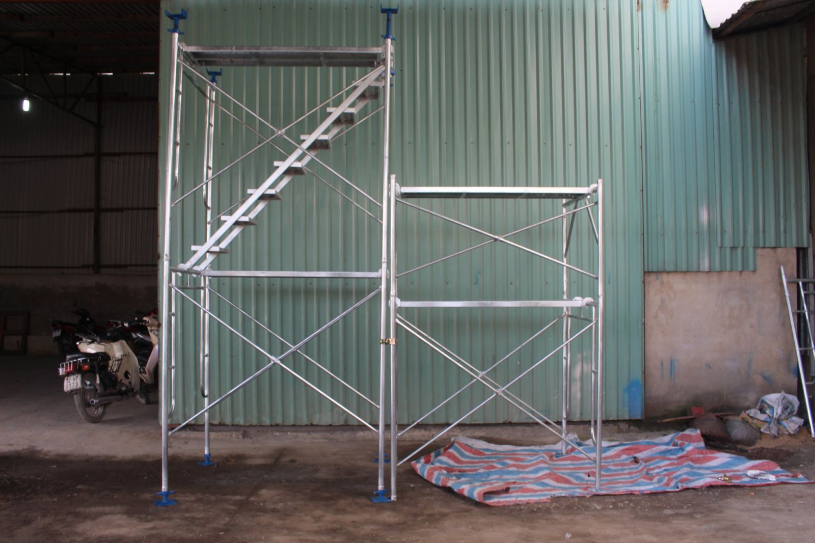 thiết bị giàn giáo xây dựng